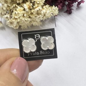 Brinco trevo Madre Pérola