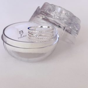 Anel fio zircônia com ponto de luz