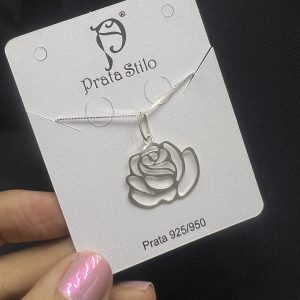 Colar com pingente rosa (laser) 1